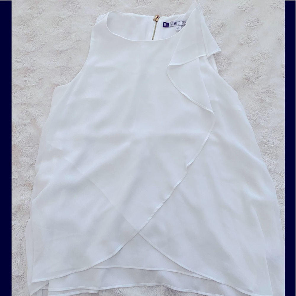 🌸 Jennifer Lopez size Large. White blouse.🌸